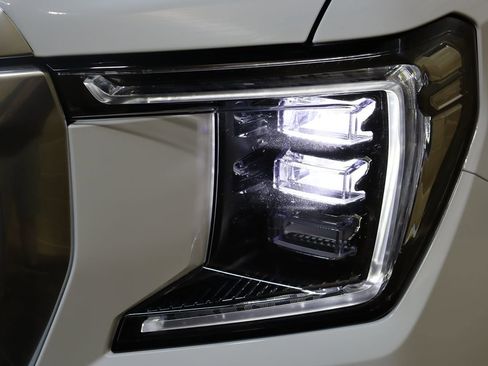 Used 2023 GMC Yukon Denali AWD/4WD image 14