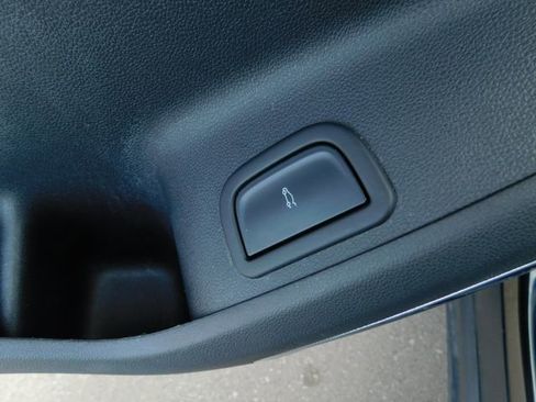 Used 2025 GMC Acadia Elevation image 32