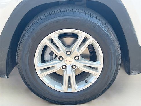 Used 2022 GMC Terrain SLE image 31