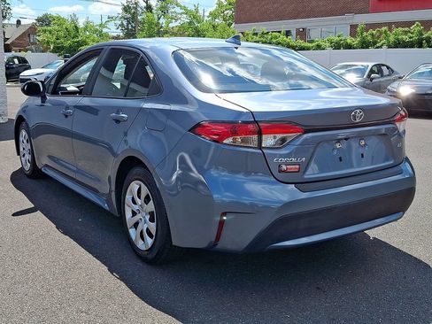 Certified 2025 Toyota Corolla LE FWD image 4