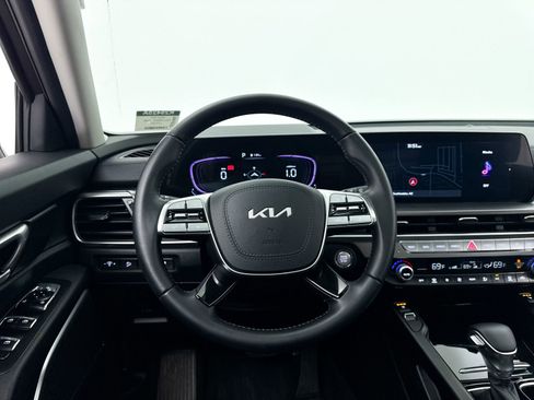 Certified 2025 Kia Telluride S image 4