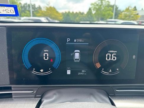 Used 2025 Hyundai Kona SEL FWD image 11