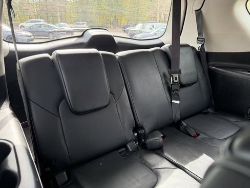 Used 2019 INFINITI QX80 Luxe w/ All-Season Package image 9