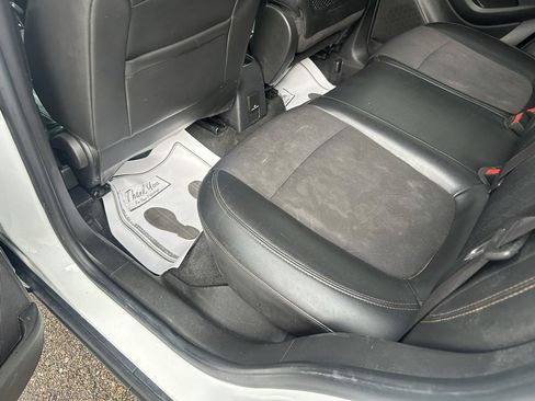 Used 2018 Chevrolet Trax LT w/ LT Convenience Package FWD image 9