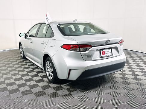 Certified 2025 Toyota Corolla LE FWD image 5