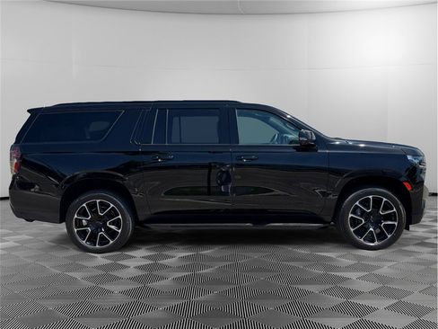 Used 2024 Chevrolet Suburban RST w/ Luxury Package RWD image 6