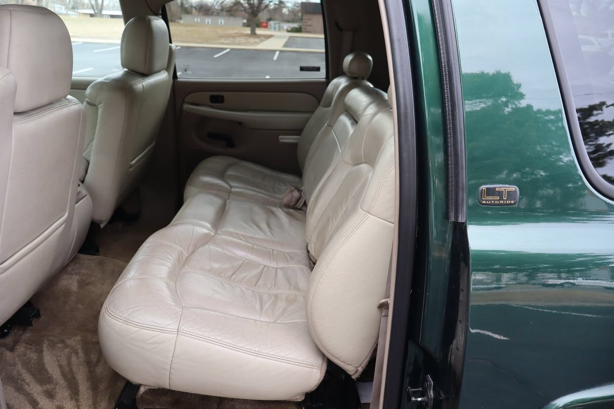 Used 2002 Chevrolet Suburban 2500 LT AWD/4WD image 20