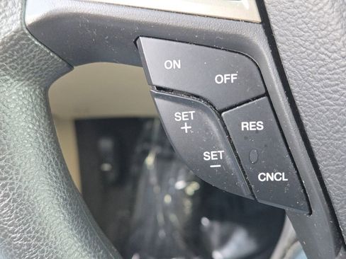 Used 2016 Ford Fusion SE FWD image 16