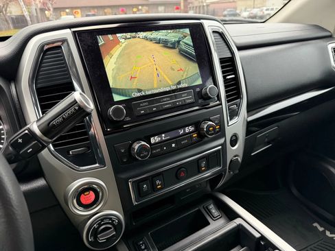 Used 2021 Nissan Titan SV w/ SV Convenience Package image 23