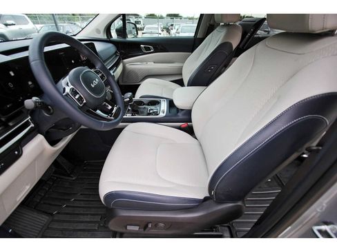Used 2025 Kia Carnival SX Prestige FWD image 11