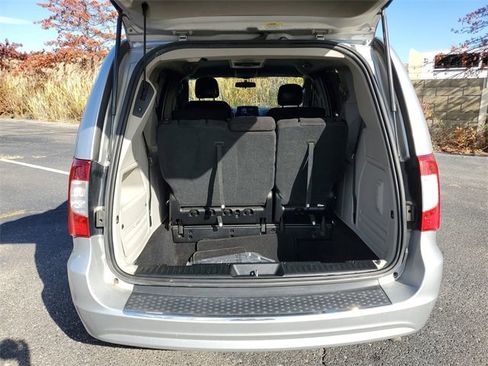 Used 2011 Chrysler Town & Country Touring image 25