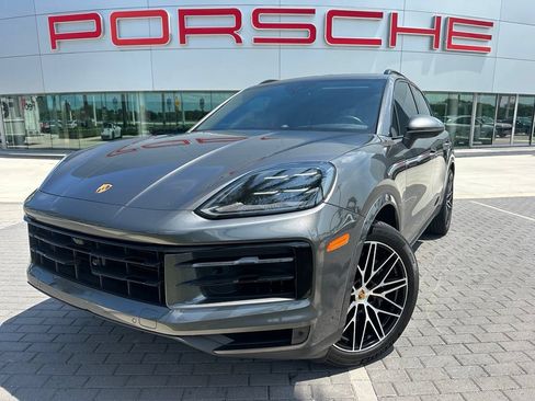 Certified 2024 Porsche Cayenne AWD/4WD image 1