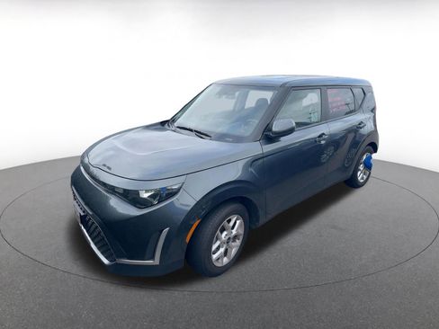Used 2025 Kia Soul LX w/ LX Technology Package FWD image 3