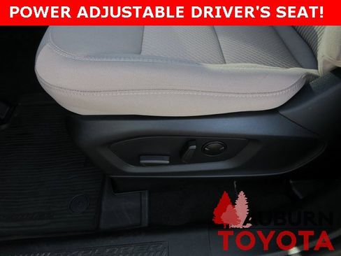 Used 2022 Ford Explorer XLT image 13