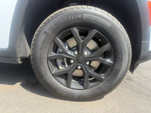 Certified 2024 Jeep Grand Cherokee L Altitude image 60