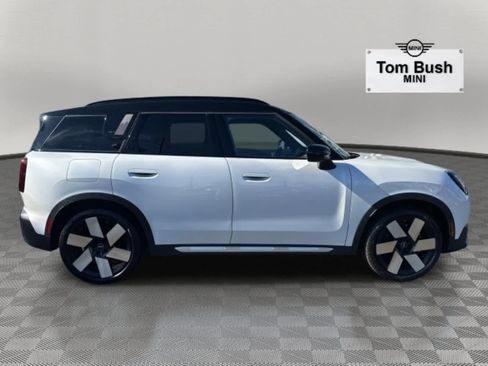 Used 2025 MINI Cooper Countryman S w/ Comfort Package Max image 2