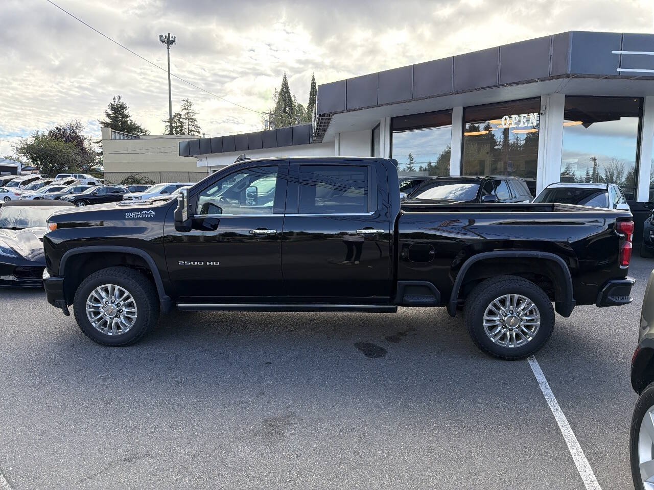 Used 2021 Chevrolet Silverado 2500 High Country w/ Z71 Off-Road Package AWD/4WD image 3