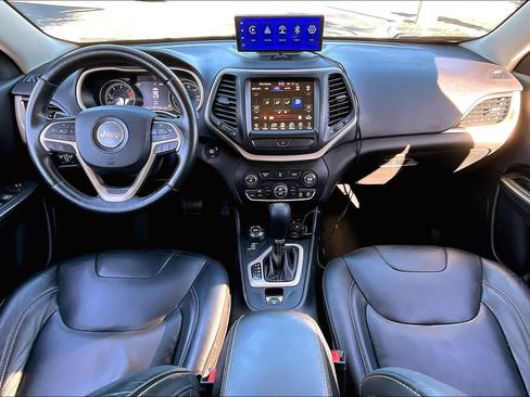 Used 2017 Jeep Cherokee Limited image 16