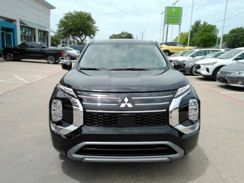 Used 2025 Mitsubishi Outlander SE FWD image 2