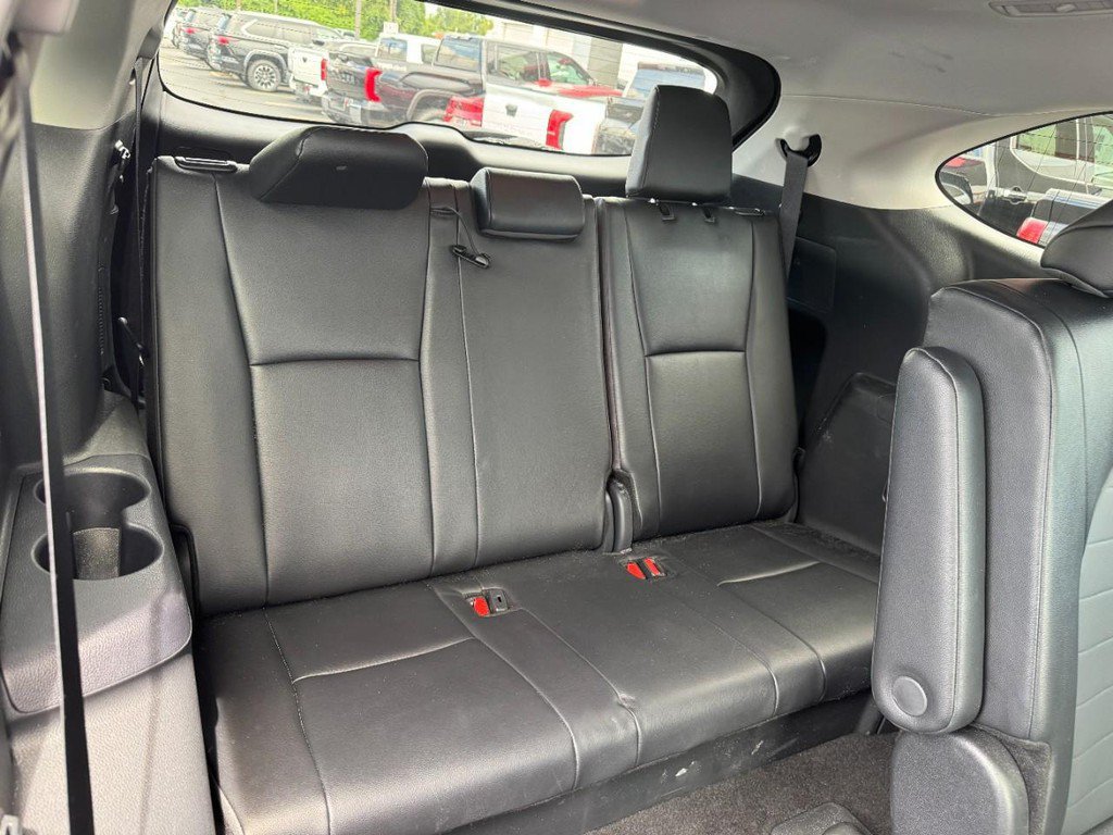Used 2025 Toyota Highlander XLE AWD/4WD image 14