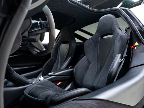 Used 2018 McLaren 720S Performance RWD image 17