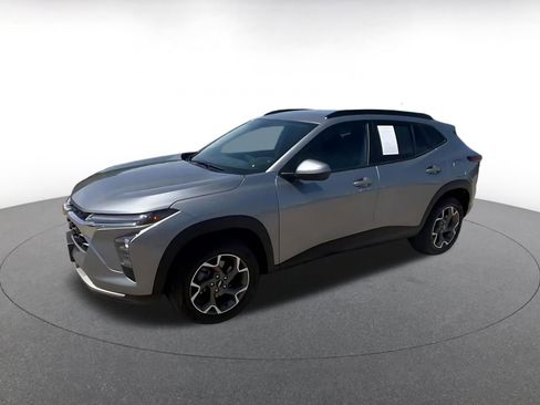 Used 2025 Chevrolet Trax LT image 8