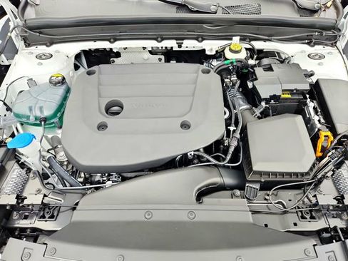 New 2026 Volvo XC40 B5 Plus w/ Protection Package Premier image 31