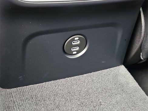 Certified 2025 Porsche Macan image 25