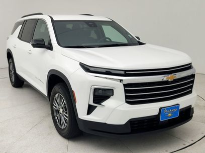 Used 2024 Chevrolet Traverse LT w/ Trailering Package