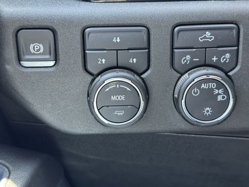 Used 2024 Chevrolet Silverado 2500 LT AWD/4WD image 23