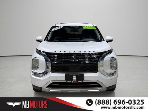 Used 2023 Mitsubishi Outlander SE AWD/4WD image 2