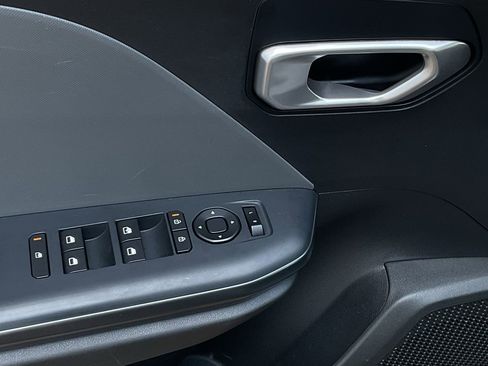 Used 2025 Kia K4 LXS image 12