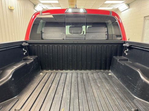 Used 2018 Toyota Tacoma SR5 w/ Four Season Floor Mat Package AWD/4WD image 20