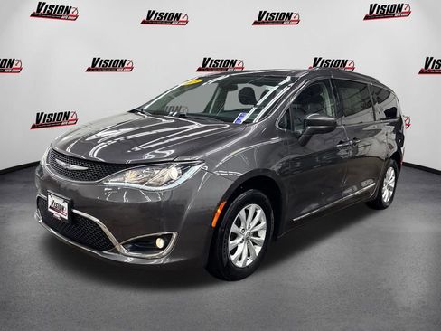 Used 2019 Chrysler Pacifica Touring-L image 1