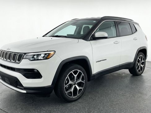 Used 2025 Jeep Compass Limited AWD/4WD image 3
