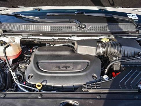 Used 2025 Chrysler Pacifica Limited image 27