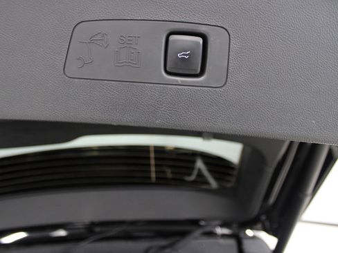 Used 2022 Lincoln Corsair AWD w/ Equipment Group 101A image 9