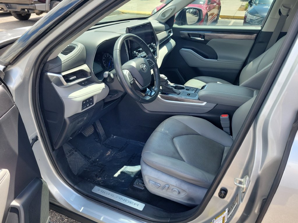 Used 2020 Toyota Highlander Limited AWD/4WD image 15