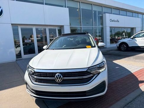 Certified 2024 Volkswagen Jetta SE w/ Panoramic Sunroof Package FWD image 5