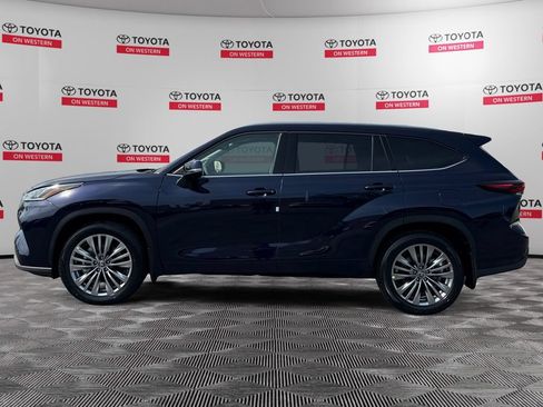 New 2026 Toyota Highlander Platinum AWD/4WD image 8