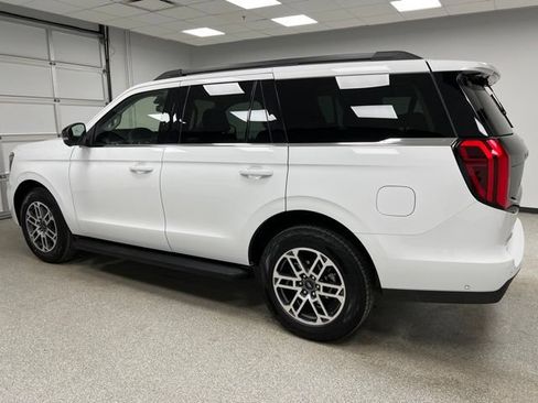 Used 2025 Ford Expedition Active AWD/4WD image 6