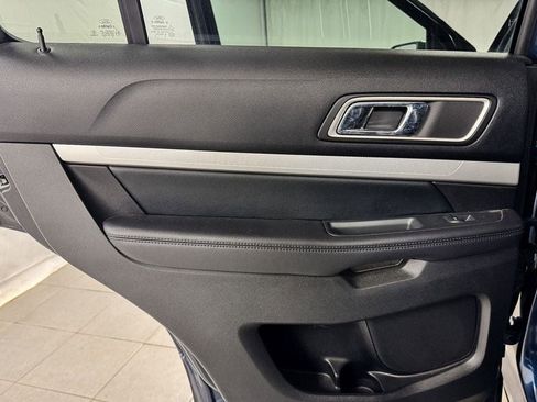 Used 2016 Ford Explorer XLT w/ Equipment Group 202A AWD/4WD image 17