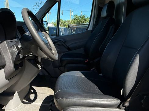 Used 2018 Mercedes-Benz Sprinter 2500 image 12