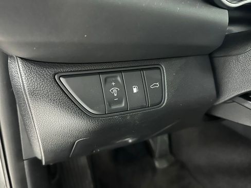 Used 2025 Genesis G70 2.5T image 15