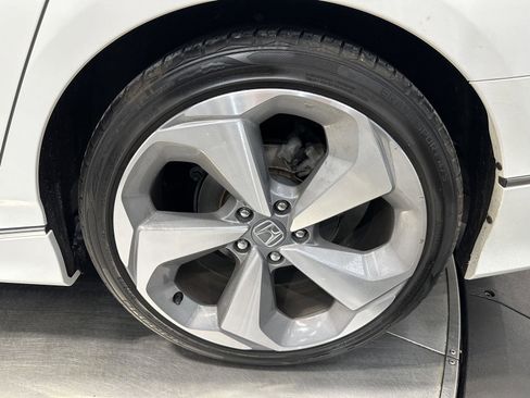 Used 2018 Honda Accord Touring image 10