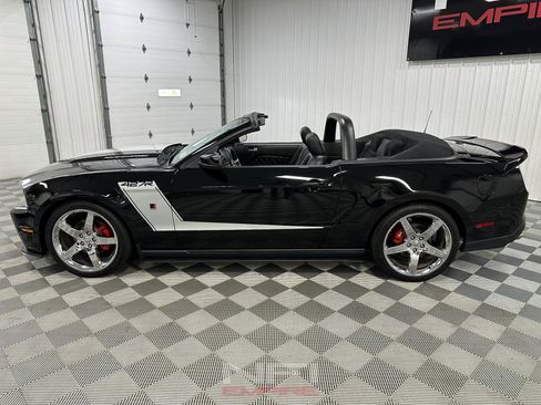 Used 2010 Ford Mustang GT image 3