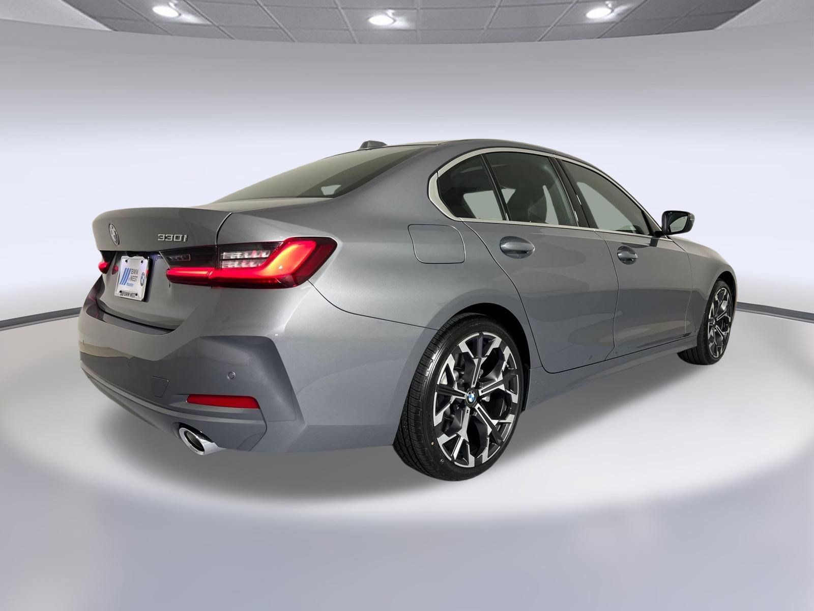 Used 2026 BMW 330i Sedan w/ Convenience Package RWD image 9