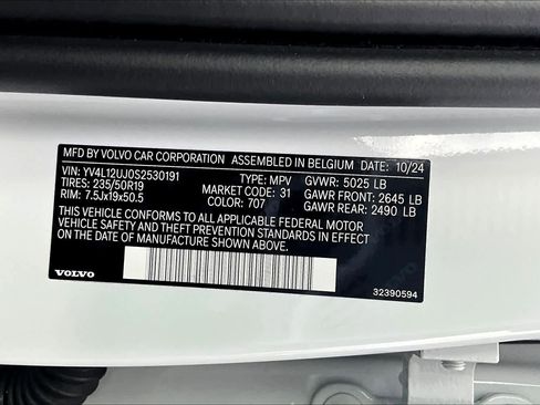 Used 2025 Volvo XC40 B5 Core w/ Protection Package Premier image 33