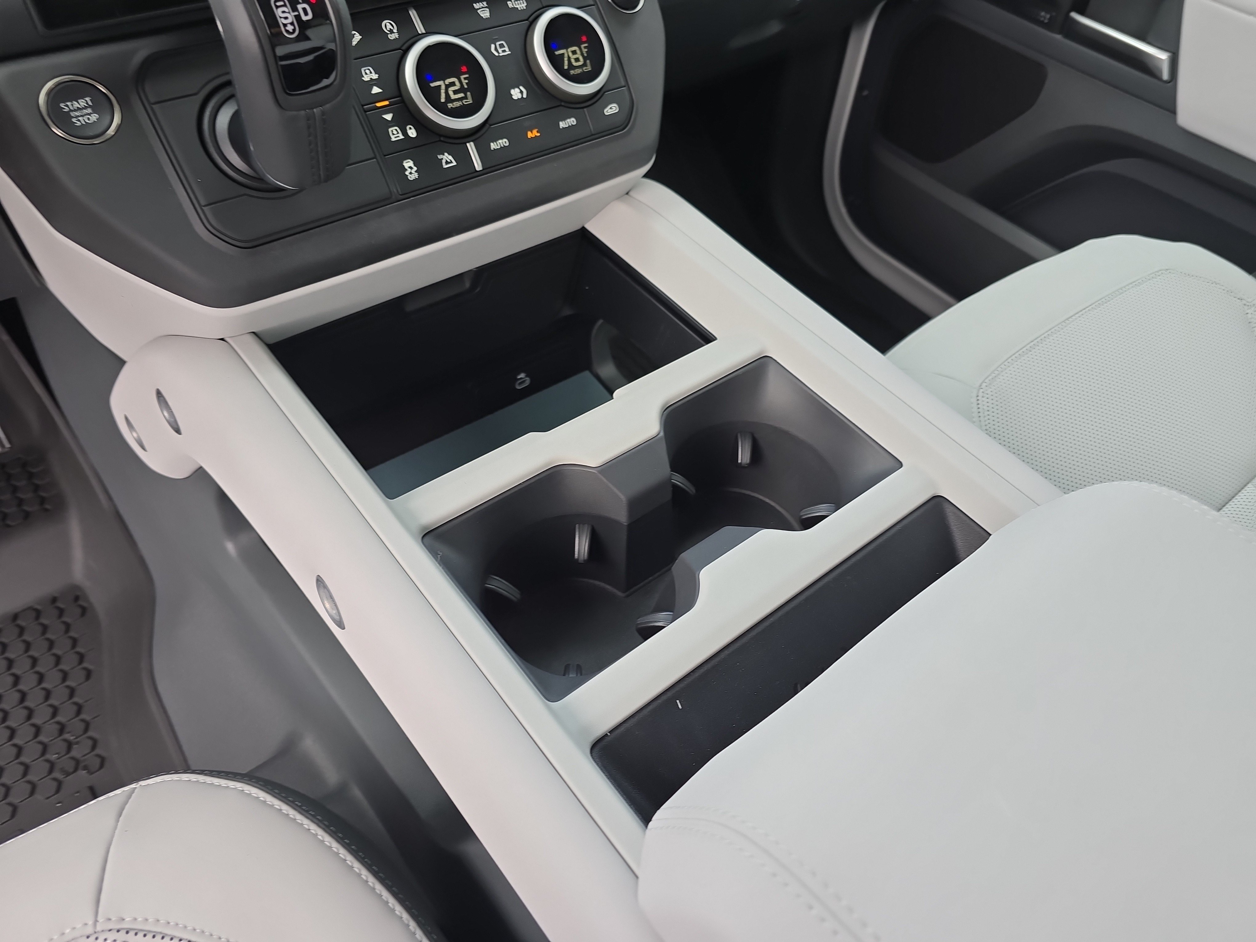 Certified 2026 Land Rover Defender 110 X-Dynamic SE AWD/4WD image 30