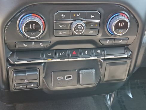 Certified 2021 Chevrolet Silverado 1500 LT AWD/4WD image 22